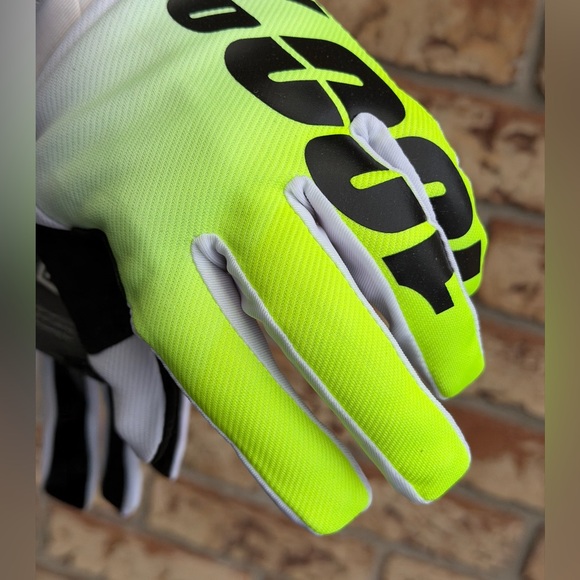 Gloves - Picture 8 of 9